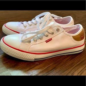 NEVER WORN! Levi sneakers size 7.5!